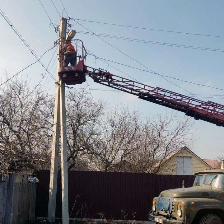 Ремонтники ліквідували десятки аварій на зовнішніх електромережах Харкова